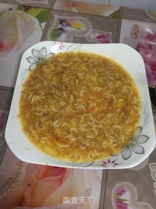 虾皮煎鸡蛋的做法步骤：2