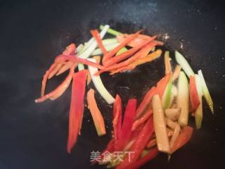 肉末梅干菜炒西葫芦的做法步骤：4
