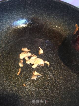 牛肉炒洋葱的做法步骤：2