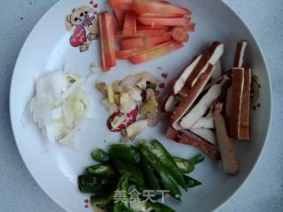 芹菜炒豆干的做法步骤：1