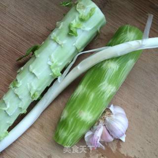 笋片炒木耳的做法步骤：1
