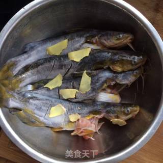 黄辣丁炖豆腐的做法步骤：2