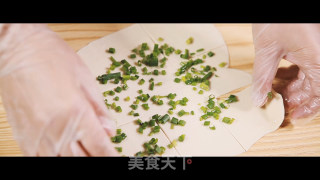 葱油饼的做法步骤：7