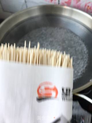香辣牛肉酱拌面的做法步骤：1