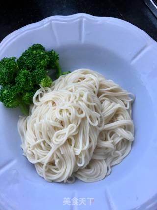 香辣牛肉酱拌面的做法步骤：8