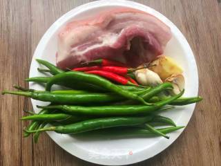 农家小炒肉的做法步骤：1
