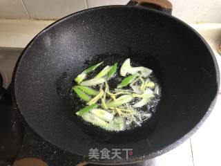 醪糟烧大虾的做法步骤：2
