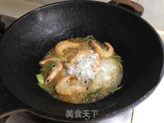 醪糟烧大虾的做法步骤：5