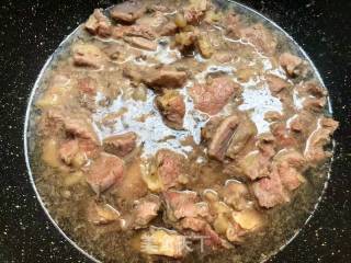 土豆烧牛腩的做法步骤：4