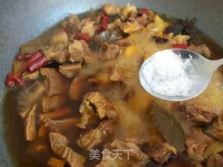 土豆烧牛腩的做法步骤：10