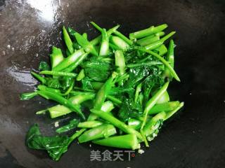 牛肉炒芥兰的做法步骤：4