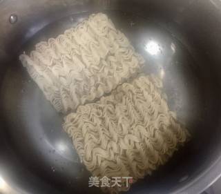 冬日暖心之 五色汤面的做法步骤：3