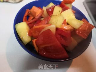 温暖冬日来碗暖暖的（土豆红椒炖牛腩）的做法步骤：5