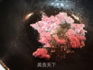 温暖冬日来碗暖暖的（土豆红椒炖牛腩）的做法步骤：6