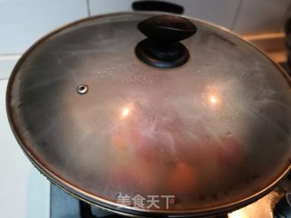 温暖冬日来碗暖暖的（土豆红椒炖牛腩）的做法步骤：9