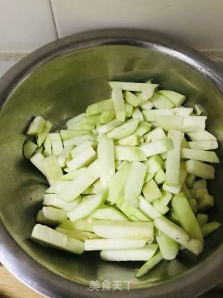 鱼香茄子（非油炸）的做法步骤：1