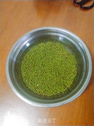 自发绿豆芽的做法步骤：1