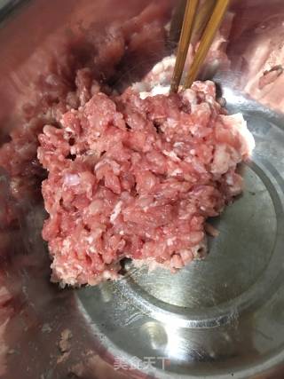 茴香牛肉馅水饺的做法步骤：1