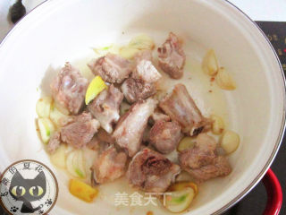 可乐排骨烧土豆的做法步骤：5