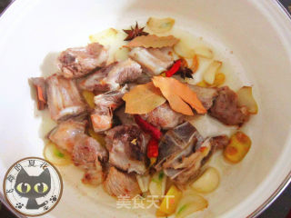 可乐排骨烧土豆的做法步骤：6