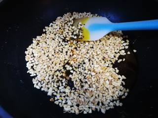酥脆花生糖的做法步骤：7