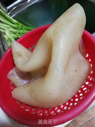 凉拌猪皮的做法步骤：1