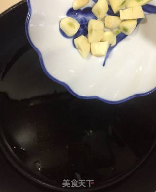 冬日绿色之  蒜香油麦菜的做法步骤：3