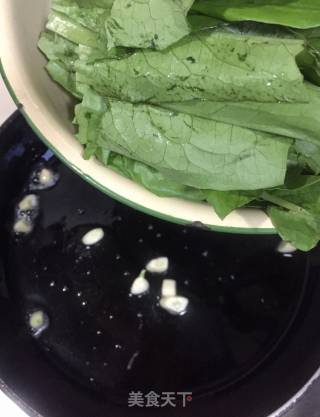 冬日绿色之  蒜香油麦菜的做法步骤：4