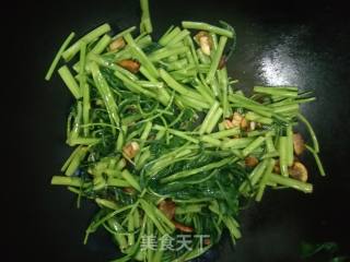 空心菜炒肥肉的做法步骤：5