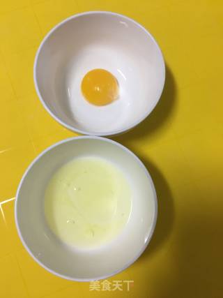 怎样做舒芙蕾松饼的做法步骤：1