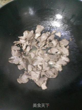 暴腌肉炒大蒜的做法步骤：5