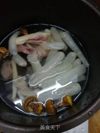 鸡肉竹荪汤的做法步骤：3