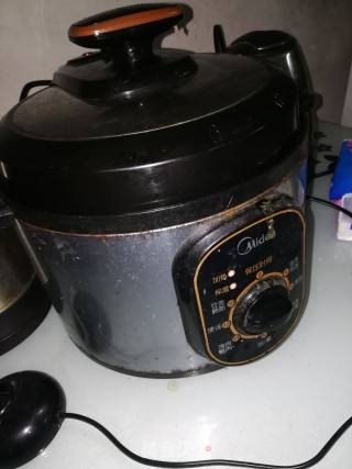 鸡肉竹荪汤的做法步骤：4