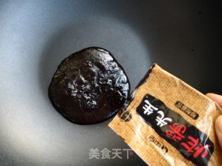如何做出一碗营养又美味的泡面——胡萝卜洋葱拌面的做法步骤：5