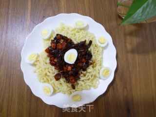 如何做出一碗营养又美味的泡面——胡萝卜洋葱拌面的做法步骤：12
