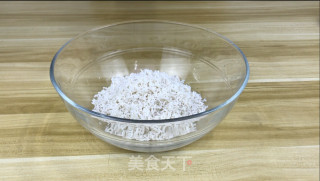 饺子皮咸蛋黄烧麦的做法步骤：1