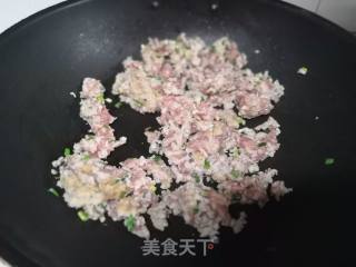 香脆可口，咸甜适中之（肉末梅干菜酥饼）的做法步骤：5