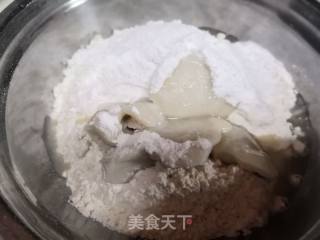 香脆可口，咸甜适中之（肉末梅干菜酥饼）的做法步骤：8