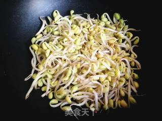 黄豆芽炒木耳的做法步骤：4