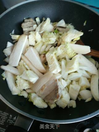 砂锅五花肉炖菜的做法步骤：8