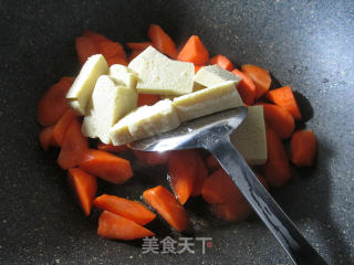 冻豆腐烧胡萝卜的做法步骤：4