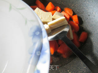 冻豆腐烧胡萝卜的做法步骤：5