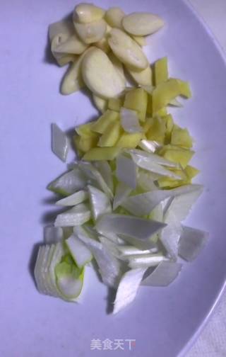 怎样做土豆炒火腿的做法步骤：3