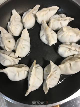 荠菜煎饺的做法步骤：4