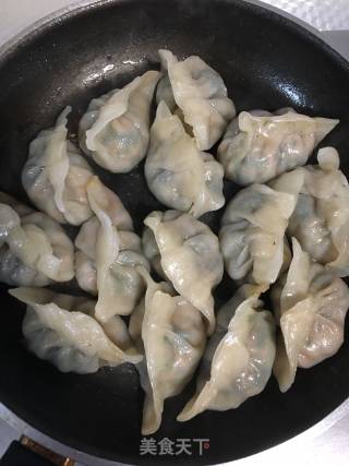 荠菜煎饺的做法步骤：7