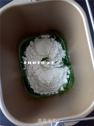 菠菜蜜豆包的做法步骤：1