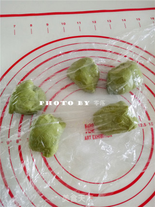 菠菜蜜豆包的做法步骤：3