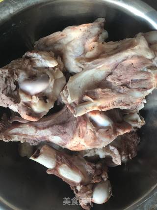 家常炖大骨头的做法步骤：2