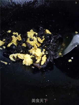如何炒木耳不炸锅？的做法步骤：8