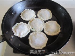 【韭菜盒子（饺子皮版）】的做法步骤：13